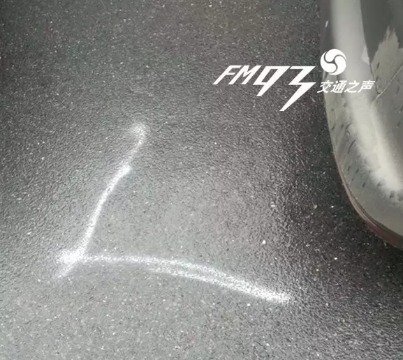 司机找不到停车位后想出一个 司机找不到停车位后想出一个