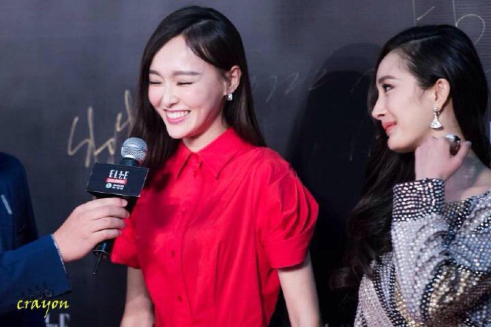 看以前杨幂唐嫣走红毯的照片,可以看出她们的