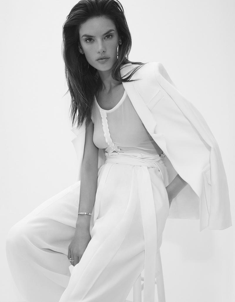 优雅又撩人!超模安布罗休演绎纯美天使