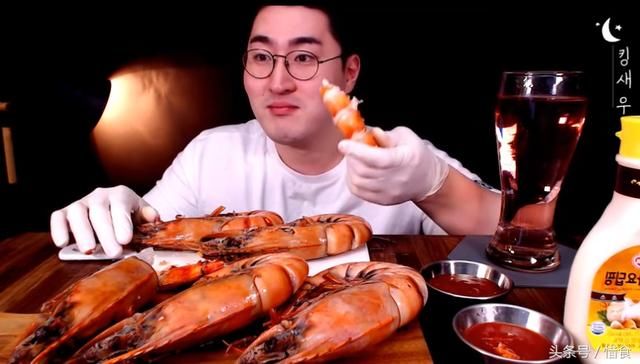 小哥哥直播吃大虾,虐哭网友:不客气的说这个虾