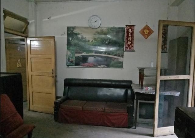 坐标二线城市,70平的二手学区房总价150万,真