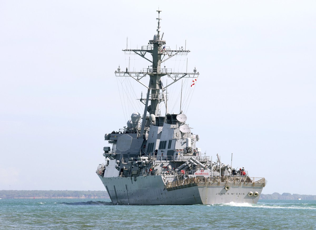 美舰擅闯中国南海遭驱离后 竟悠闲钓鱼