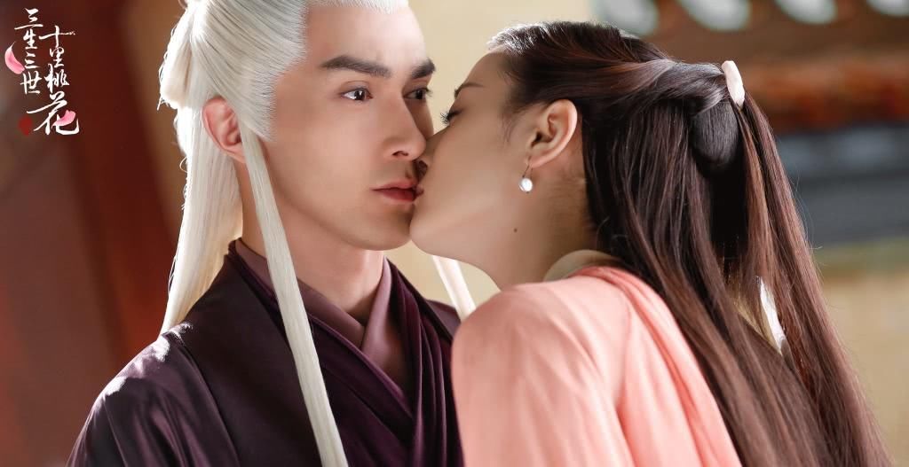 迪丽热巴和男明星的亲吻照:第一张高甜,最后一