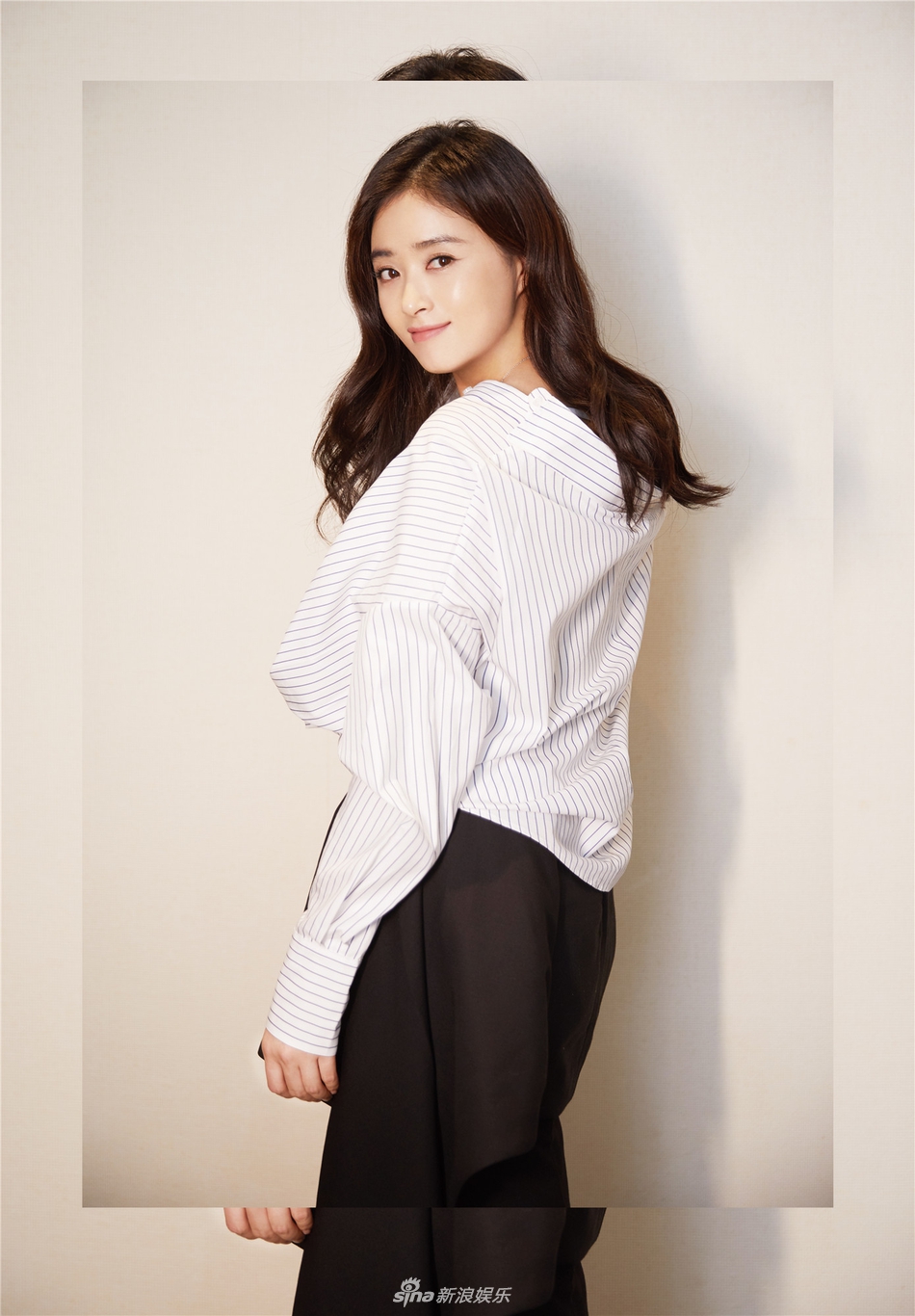 微胖也迷人!百变女神蒋欣笑容清雅温柔妩媚