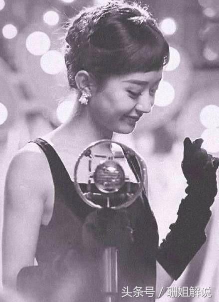 女明星们模仿赫本:颖宝杨幂巨丑,高圆圆勉强,宋