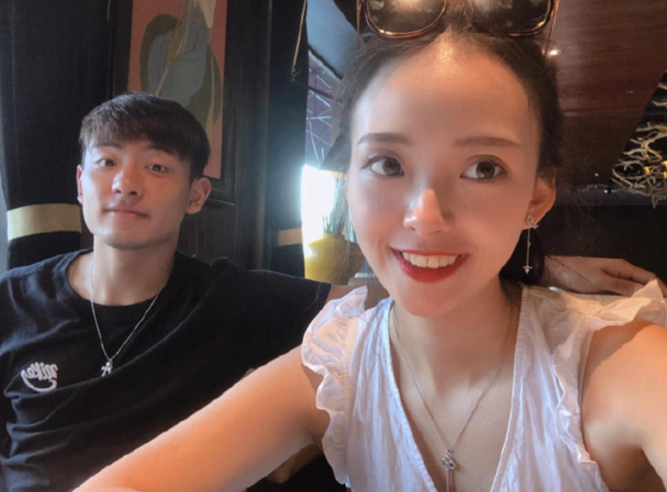 国足七夕也虐狗! U23队长晒照秀恩爱, 女友颜值