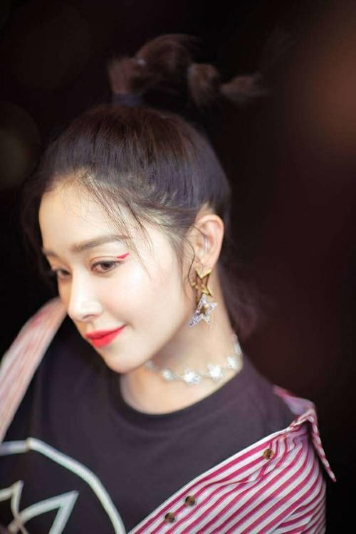 烟熏醉酒妆什么的已经不够看了,戚薇阚清子挑