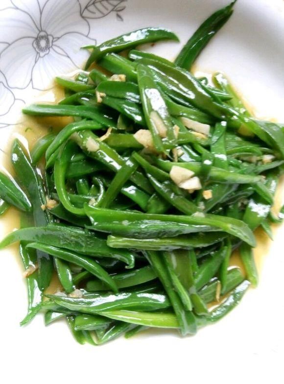 吃货的坚持,炒盘火龙果苗,加点辣椒放点蒜,3碗米饭不够吃