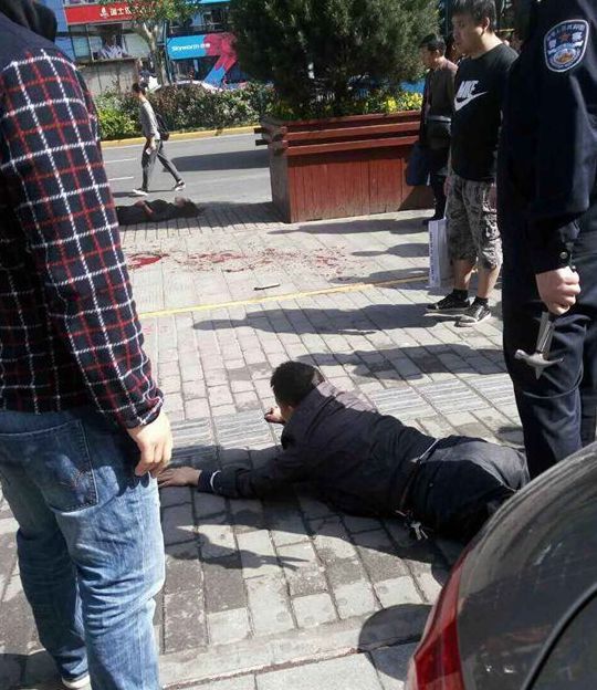 西安小寨发生一起砍人事件 一名女子被当街砍