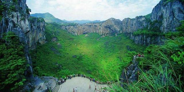 著名的旅遊景點有:博望山,七仙湖旅遊景區,興文石海景區,蜀南竹海等等