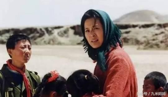 没人同情!曾主持过13届春晚是亿万人心中女神