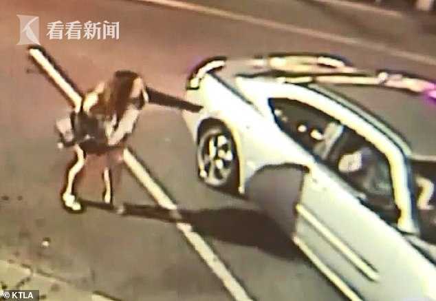 女子隔空与车里男子对骂不解恨 欲打对方反被捅1刀_北京时间