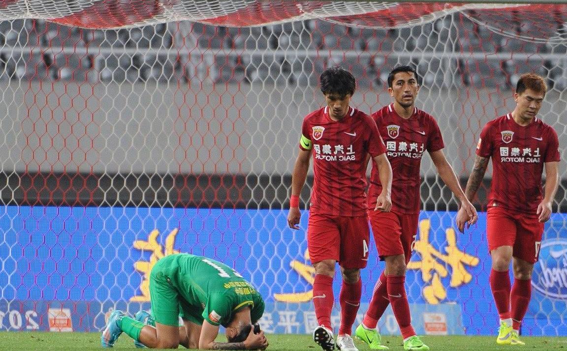 论梅西世界级停球射门VS国脚停球5米远,不!8