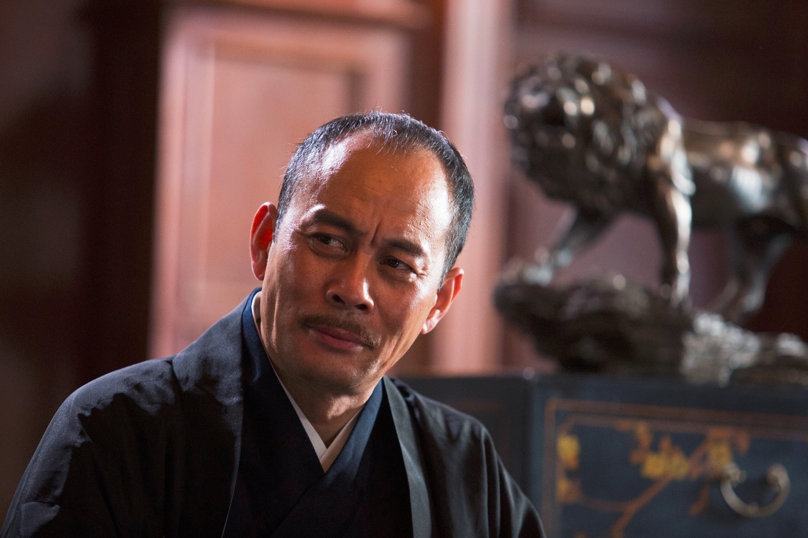 《决战江桥》中，张光北颠覆往日形象饰演日本关东军司令本庄繁，他使用军事和外交手段并利用汉奸张海鹏，企图攻占黑龙江省，与马占山斗智斗勇、火药味十足，可谓是友谊的小船说翻就翻。