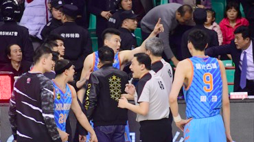 雄鸡唱晓:篮协认定辽宁绝杀超时 多项措施预防 雄鸡唱晓:篮协认定辽宁绝杀超时 多项措施预防