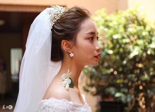 女友说她可以少要彩礼钱,房产证上必须加上她