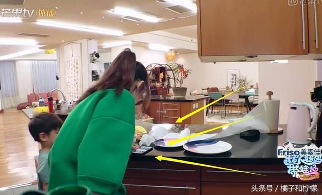 原来霍思燕不会做番茄炒蛋,节目中是现学现做