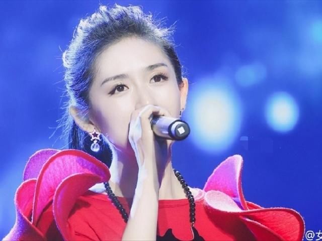 谢娜上快手热门!开通快手账号!三个视频涨粉九