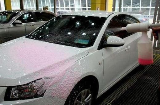 白色新车多久打一次蜡?教你1土方法,半年不打