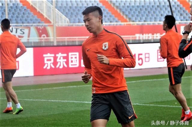 山东鲁能VS新疆天山雪豹热身赛,李霄鹏带队2