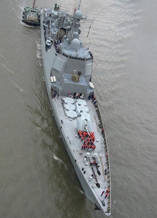 052c型驱逐舰是中国海军第一种具备区域防空能力的舰艇,这种舰艇安装