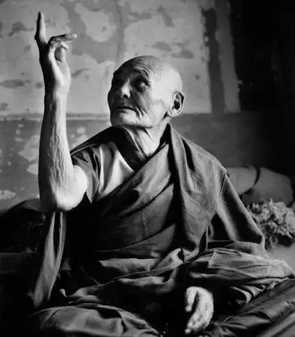 原来真有"闭关"的僧人,有的70多年未出山门,有的头发都长4米