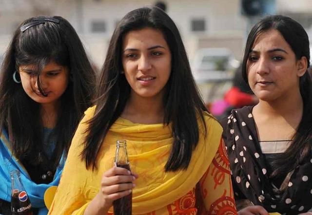 巴基斯坦美女来中国旅游,什么都好,就是这一点