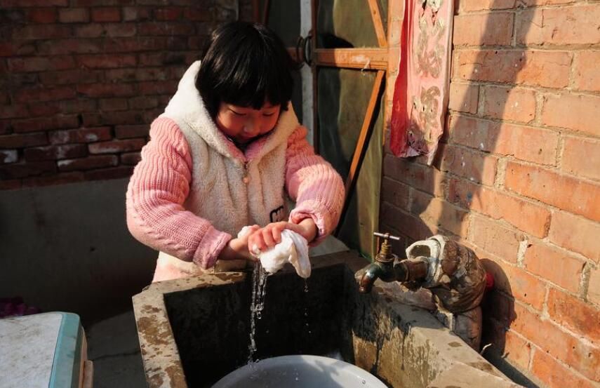 女子患癌症丈夫悄然离家 留下7岁女儿