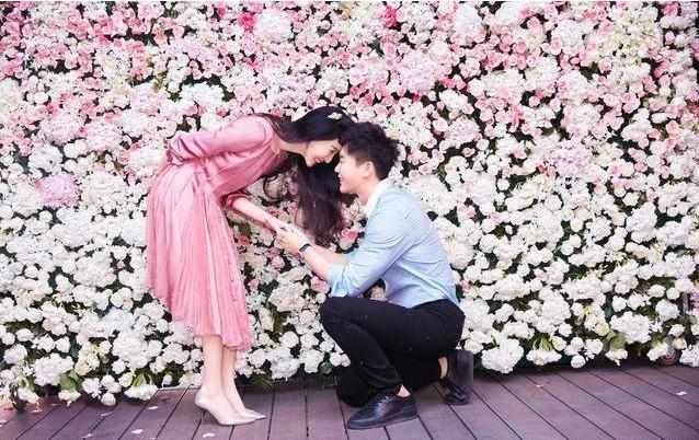 她出道三年后将范冰冰踩在脚下,如今被大家称