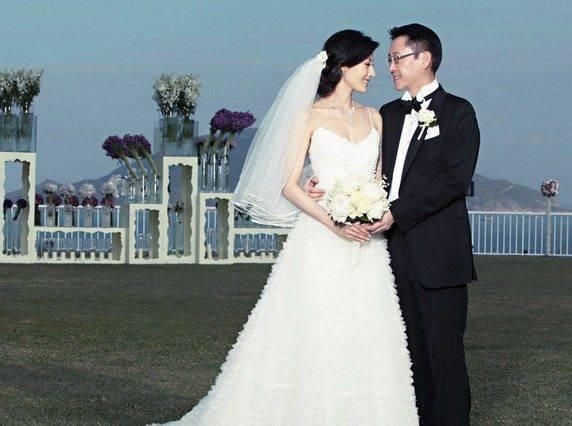 最美港姐李嘉欣自曝大粗腿照片,承认变胖,网友