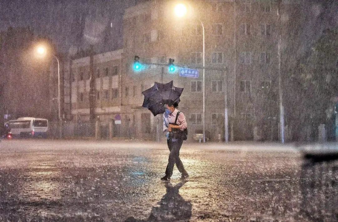 淋雨过后怎么保护健康呢 这几件事一定要做!_北京时间