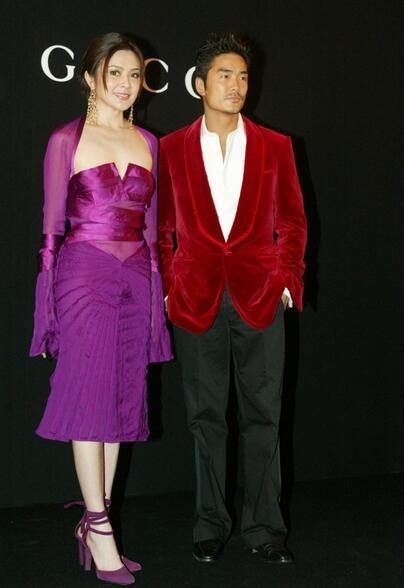 黄家诺和关之琳(资料图)