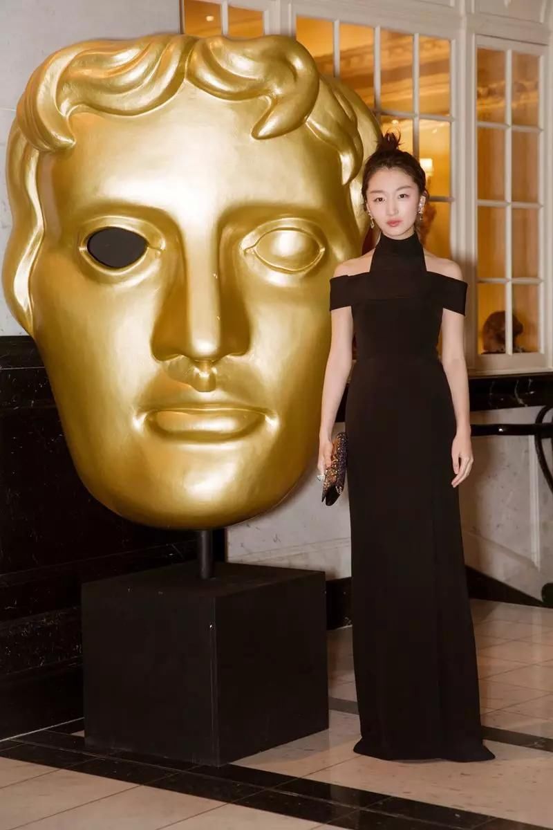 连英女王都去看的伦敦时装周,究竟有什么值得