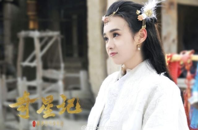 她撩完杨洋又撩了吴磊,现在又和白敬亭组cp,还