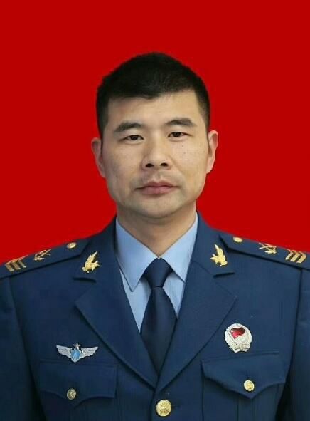 烈士魂归故里!贵州空难英雄张宏俊灵柩5日晚抵宁