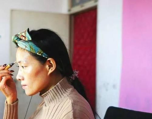 她把自己化妆成了蒙娜丽莎!国外网友惊呼:中国