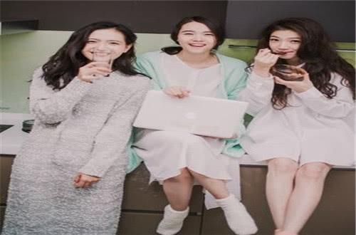 朋友结婚我随礼五百,晚上他在群里说的话,我默