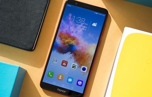 5.93英寸全面屏+1600万降至999元,最火爆的荣