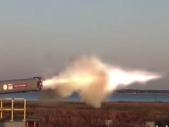 中国电磁炮有多厉害,数百公里外打一发在航母