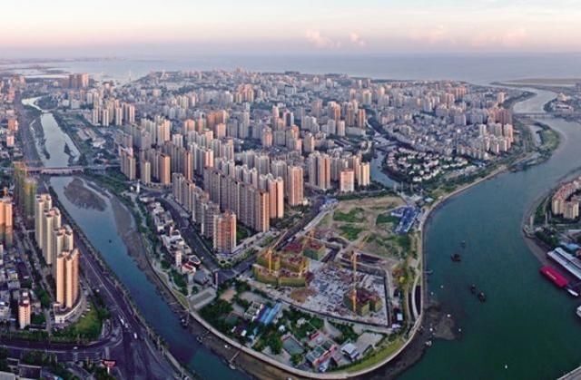 棚改一刀切被叫停,棚户区改造给钱还是给房?三