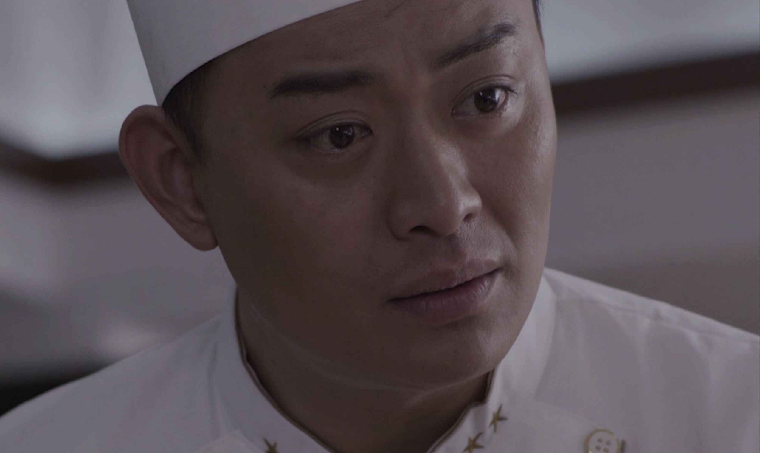 黄海冰曾凭借金庸武侠剧《新书剑恩仇录》饰演陈家洛出道,紧接着出演