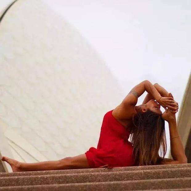 这3个瑜伽折叠条件都满足,说明你还没有老