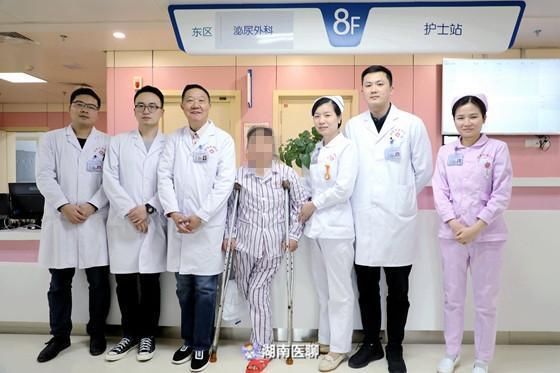 女子左肾萎缩右肾结石,手术困难重重,医生大胆