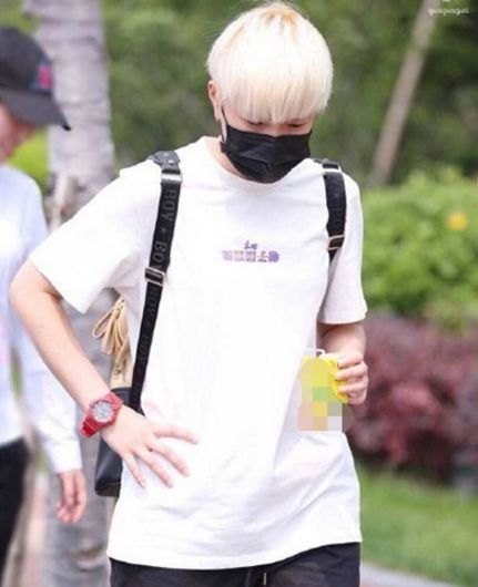 Sunnee穿黑粉恶搞T恤?林更新王丽坤确认恋情