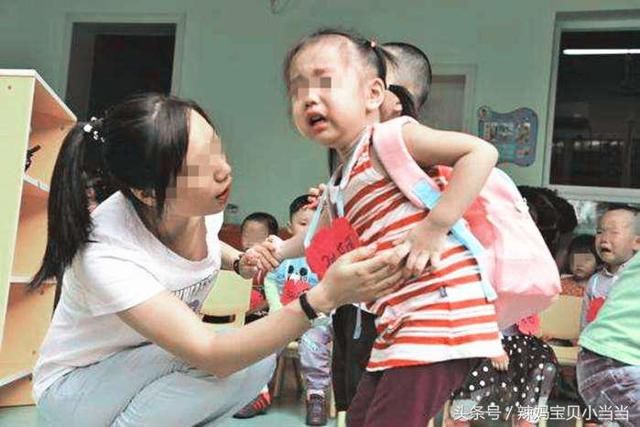宝妈发了一条朋友圈,幼儿园老师评论了4个字,
