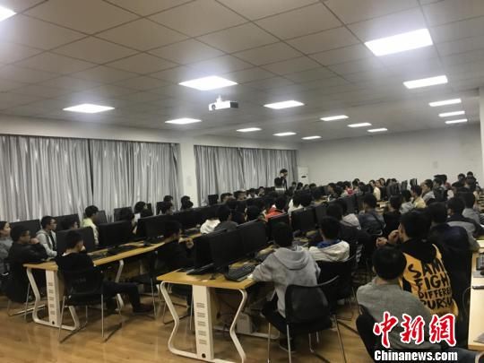 贵州首批大数据、云计算专业本科毕业生出炉: