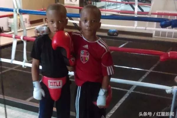 拳击吧,爸爸!美9岁双胞胎小拳手拿下金腰带