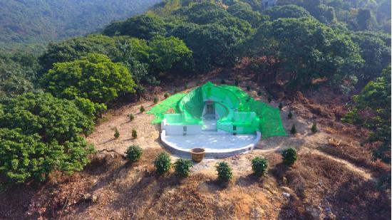 广东观音山国家森林公园景区内"豪华公墓"大煞风景