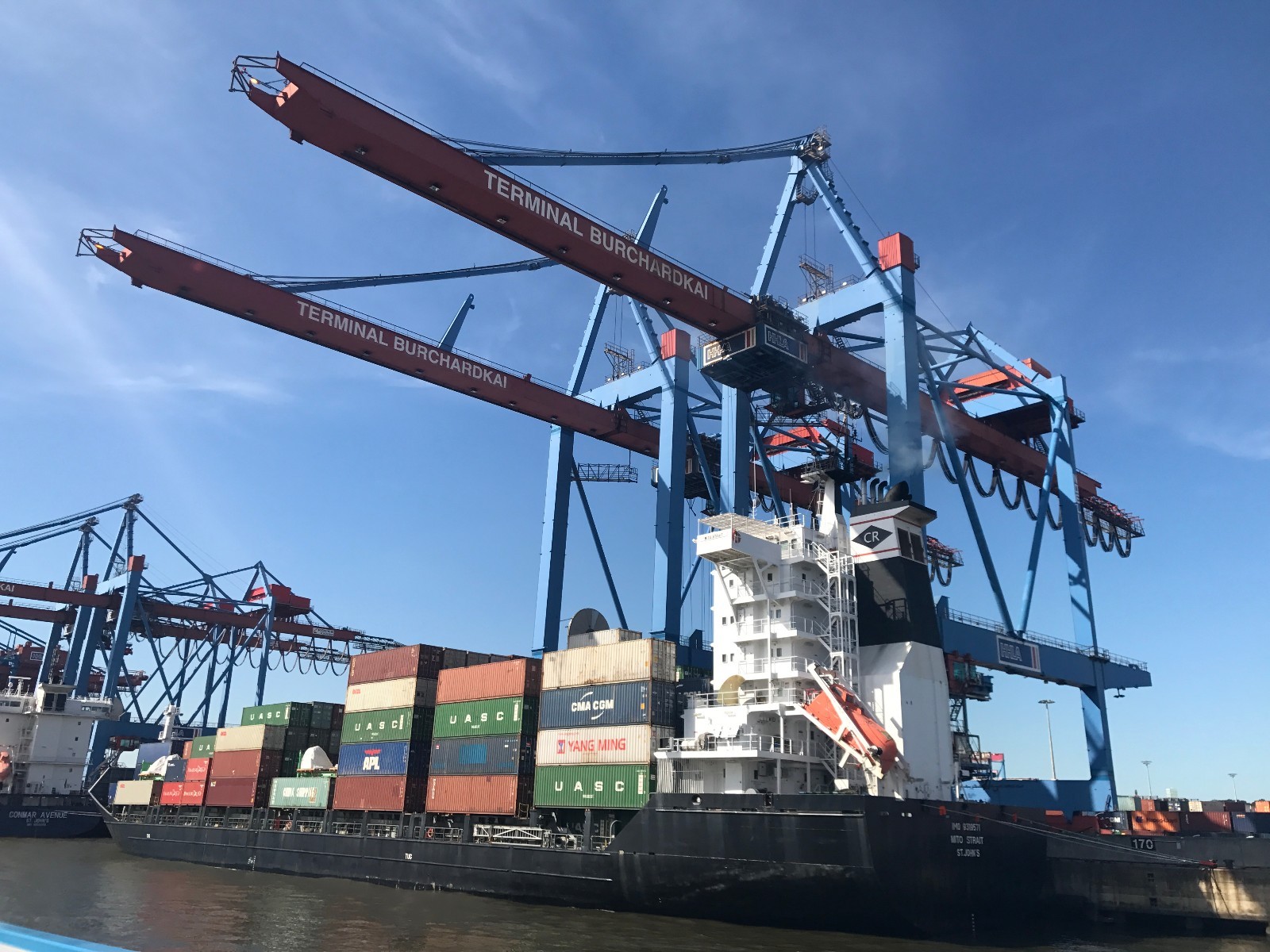 探访汉堡港集装箱装配现场:比美景还要震撼