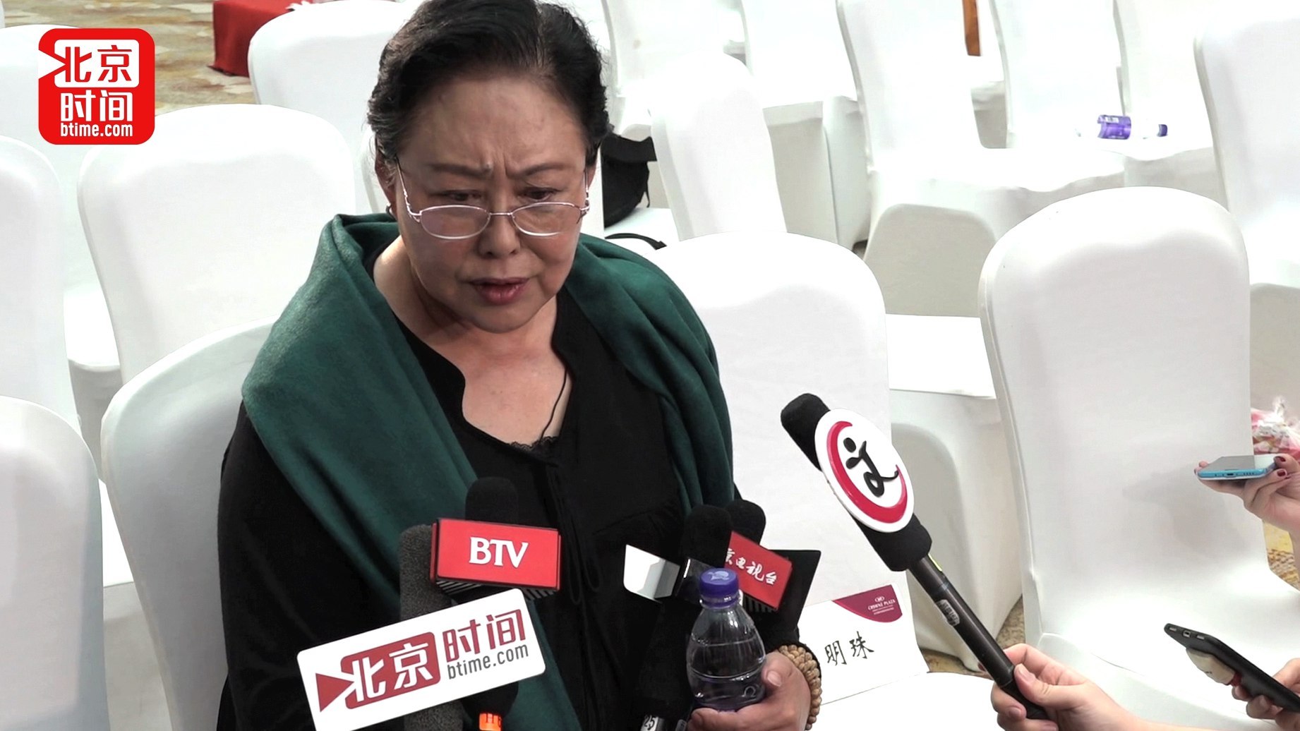 斯琴高娃:沙溢是剧组开心果 我不敢给他讲戏 斯琴高娃:沙溢是剧组开心果 我不敢给他讲戏